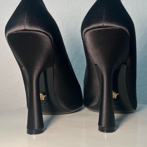 Versace Black Medusa Plaque Satin Pump - Picture 8 of 11